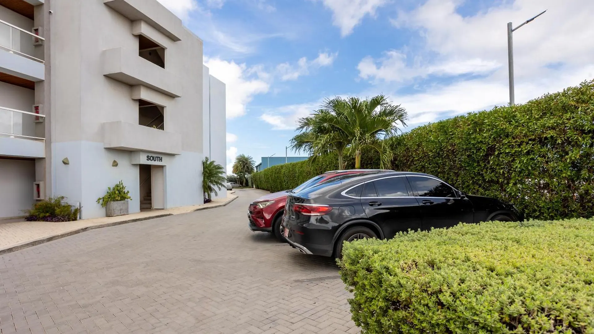 Modern Ground Level Condo, 2 Bedrooms, Direct Pool Access 棕榈滩