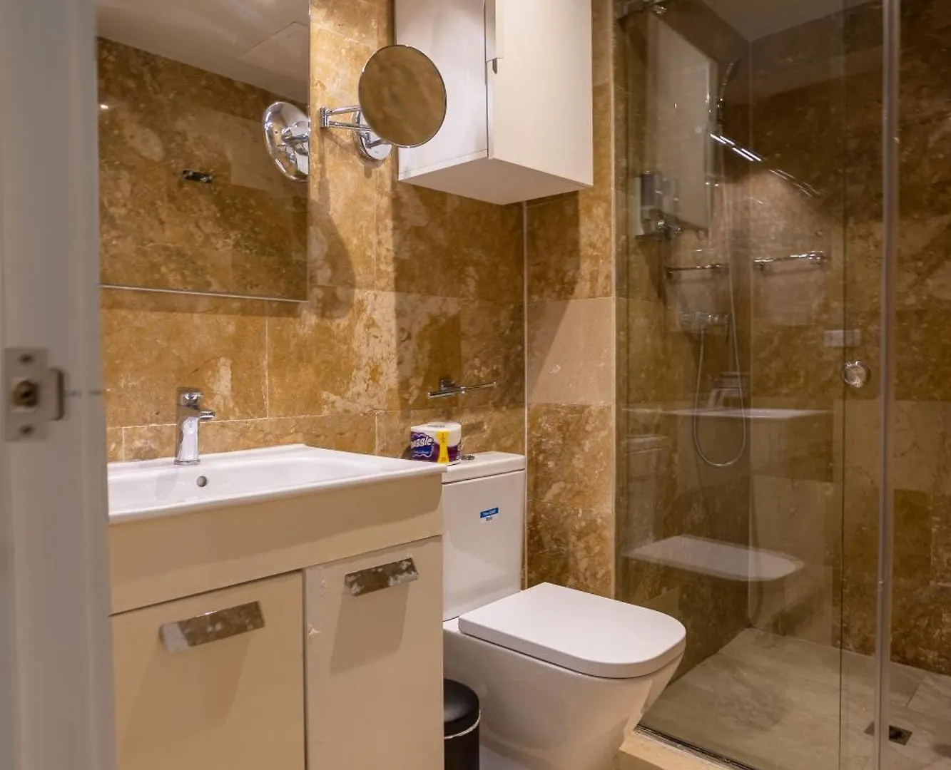 Modern Ground Level Condo, 2 Bedrooms, Direct Pool Access 棕榈滩 公寓