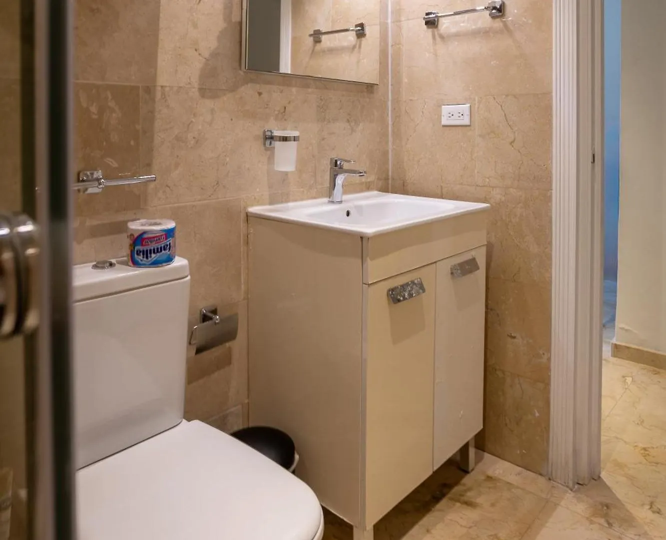 公寓 Modern Ground Level Condo, 2 Bedrooms, Direct Pool Access 棕榈滩