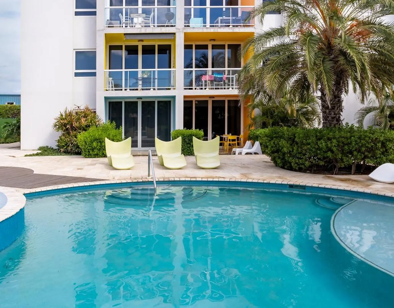 Modern Ground Level Condo, 2 Bedrooms, Direct Pool Access 棕榈滩 公寓