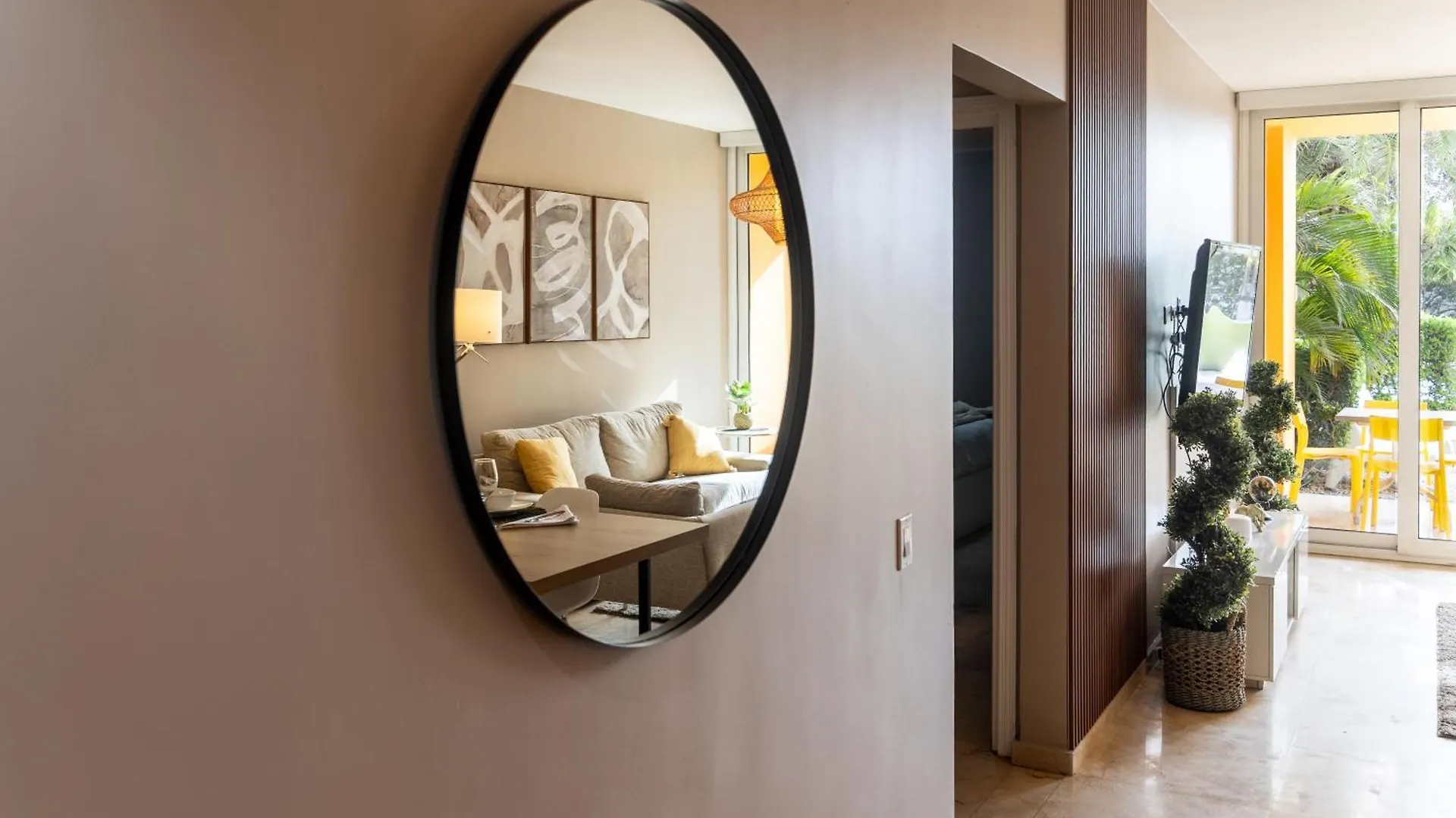 Modern Ground Level Condo, 2 Bedrooms, Direct Pool Access 棕榈滩 0*,  阿鲁巴岛