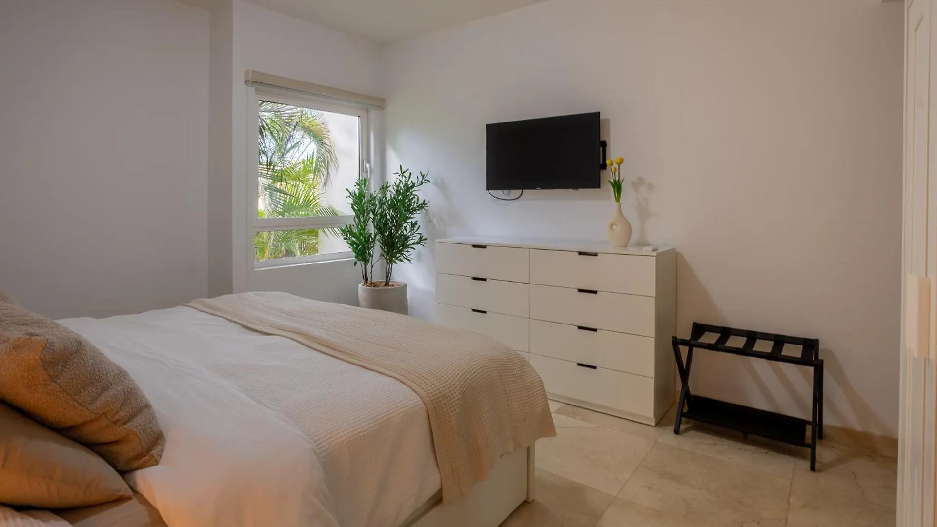 Modern Ground Level Condo, 2 Bedrooms, Direct Pool Access Παλμ Μπιτς 0*,  Αρούμπα