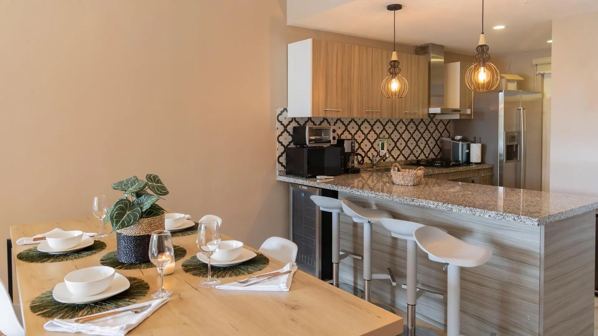 Modern Ground Level Condo, 2 Bedrooms, Direct Pool Access Παλμ Μπιτς
