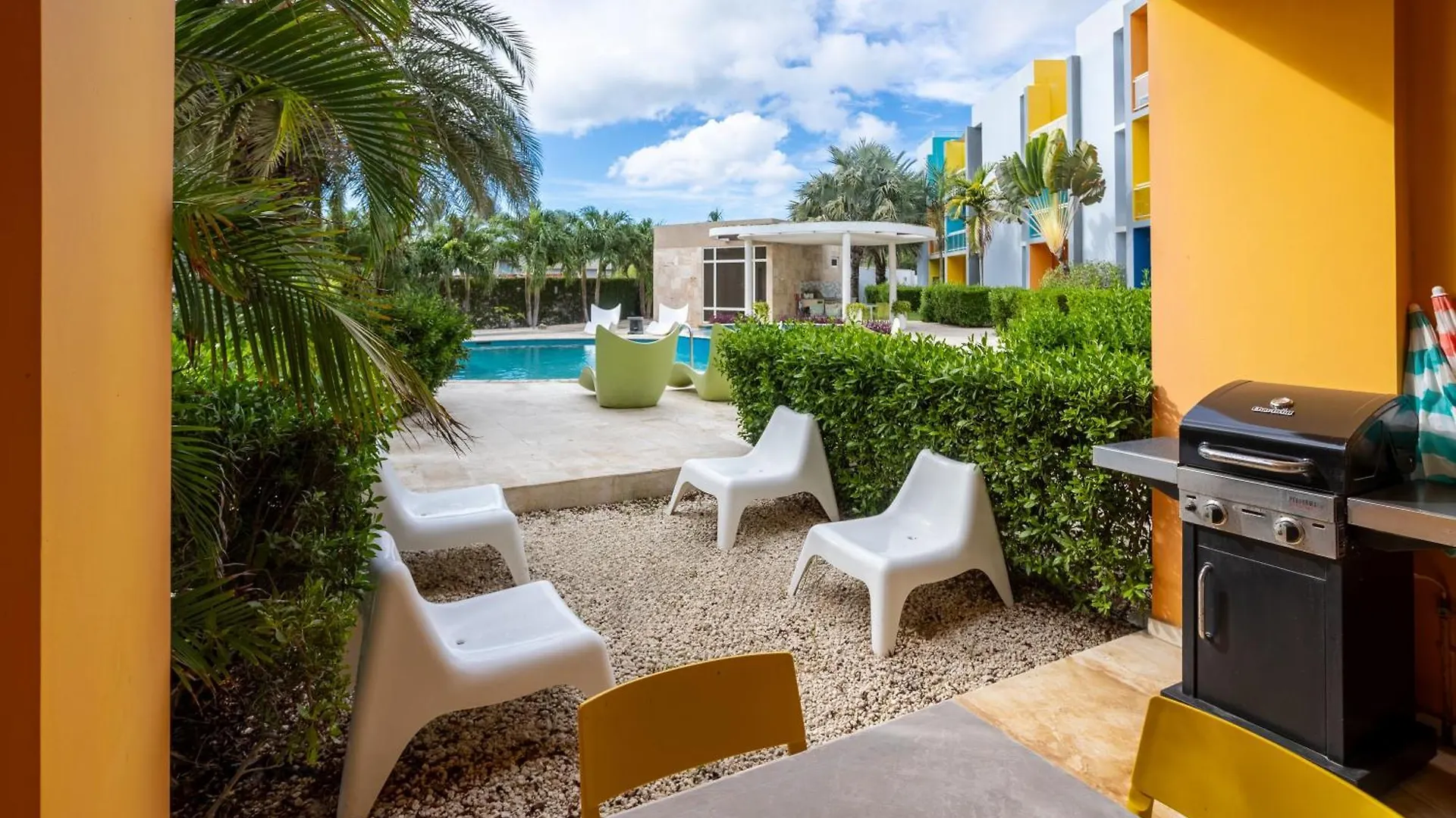 Modern Ground Level Condo, 2 Bedrooms, Direct Pool Access Palm Beach 0*,  Aruba
