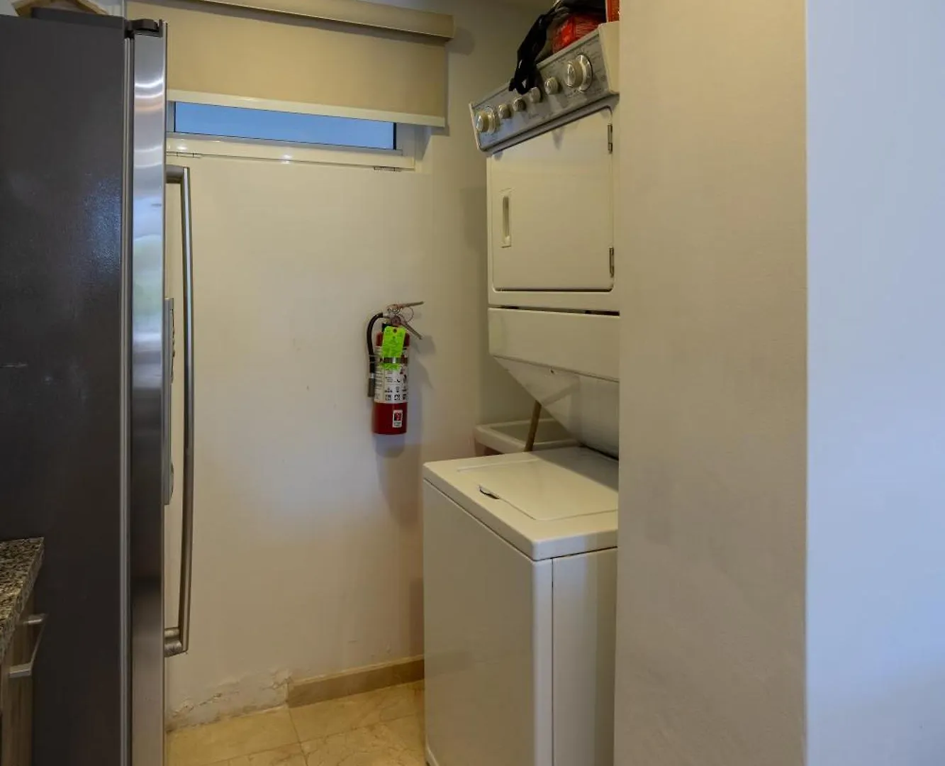 Modern Ground Level Condo, 2 Bedrooms, Direct Pool Access Palm Beach